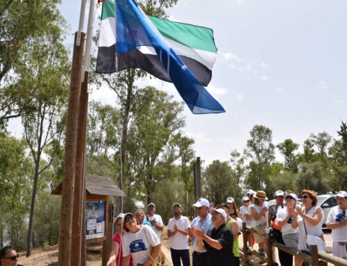 Campanario iza la Bandera Azul en su playa para la temporada de baño 2022