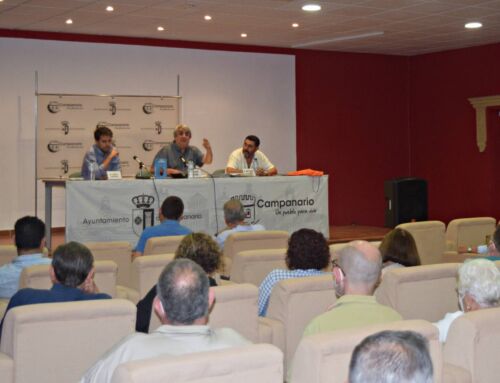 El Centro de Ocio acogió la presentación del libro «Otra Extremadura» de Manuel Cañada