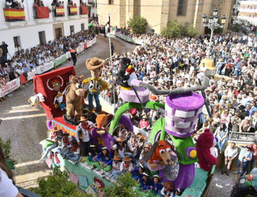 La carroza Toy Story se alza con el primer premio en la Romería de Piedraescrita de 2023