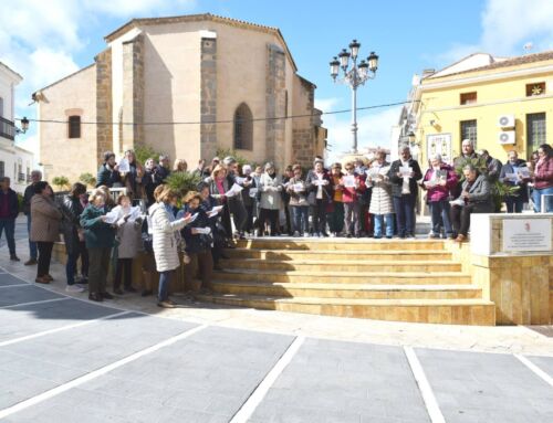 Concentración en la Plaza de España para la lectura del manifiesto elaborado por la FEMPEX
