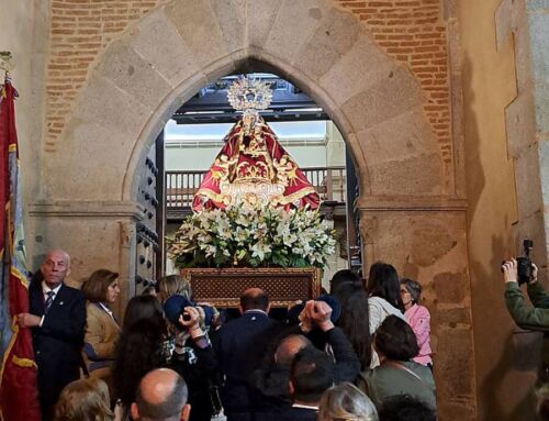 Comienza la Feria de Abril con la llegada de la Virgen de Piedraescrita a Campanario
